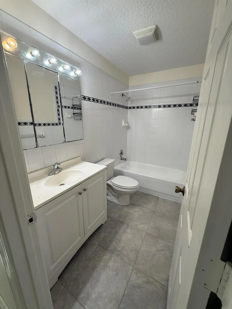 14063 Wellington Trace #63 Wellington, FL 33414