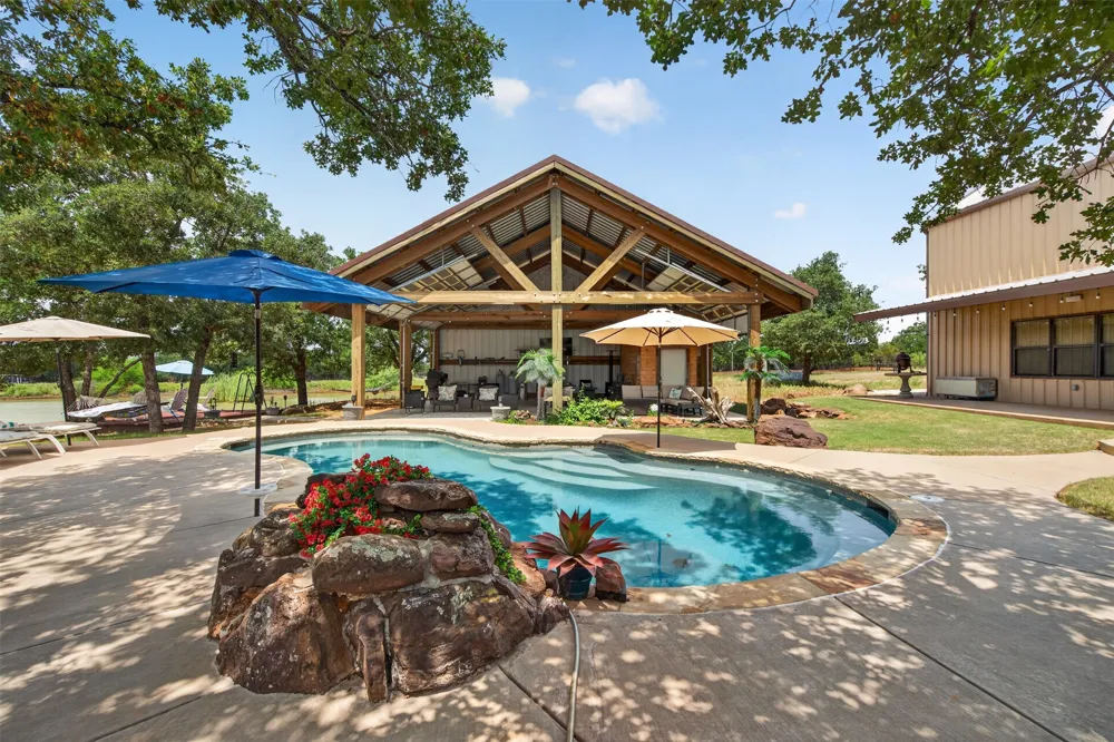 400 Pumphrey Road Loving, TX 76460
