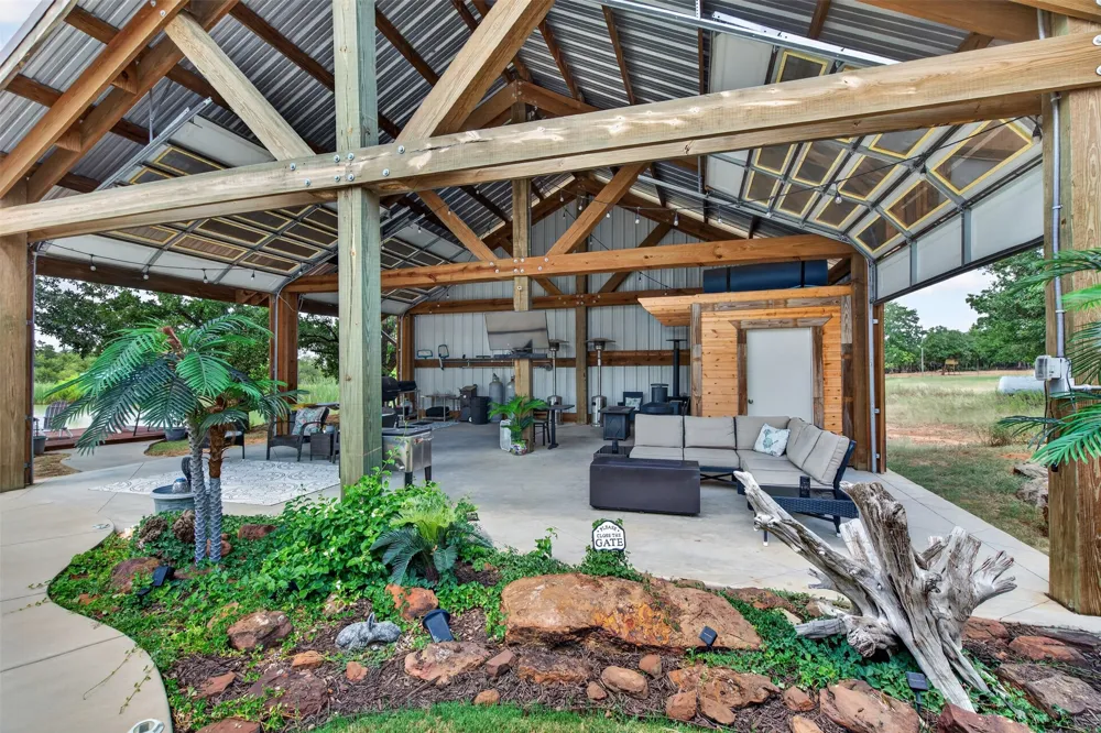 400 Pumphrey Road Loving, TX 76460