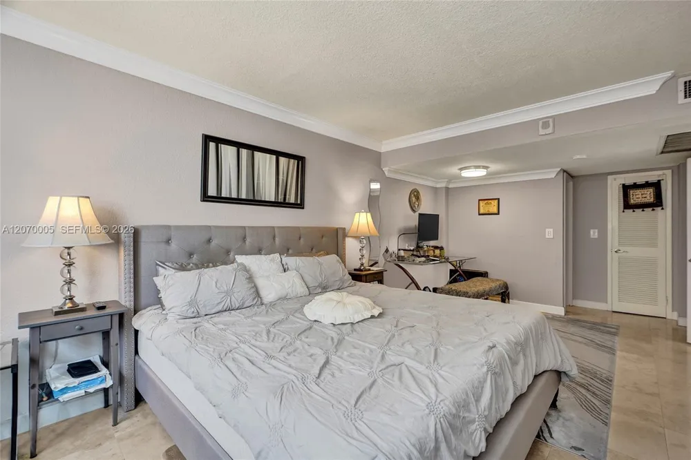 2030 S Ocean Dr #512 Hallandale Beach, FL 33009
