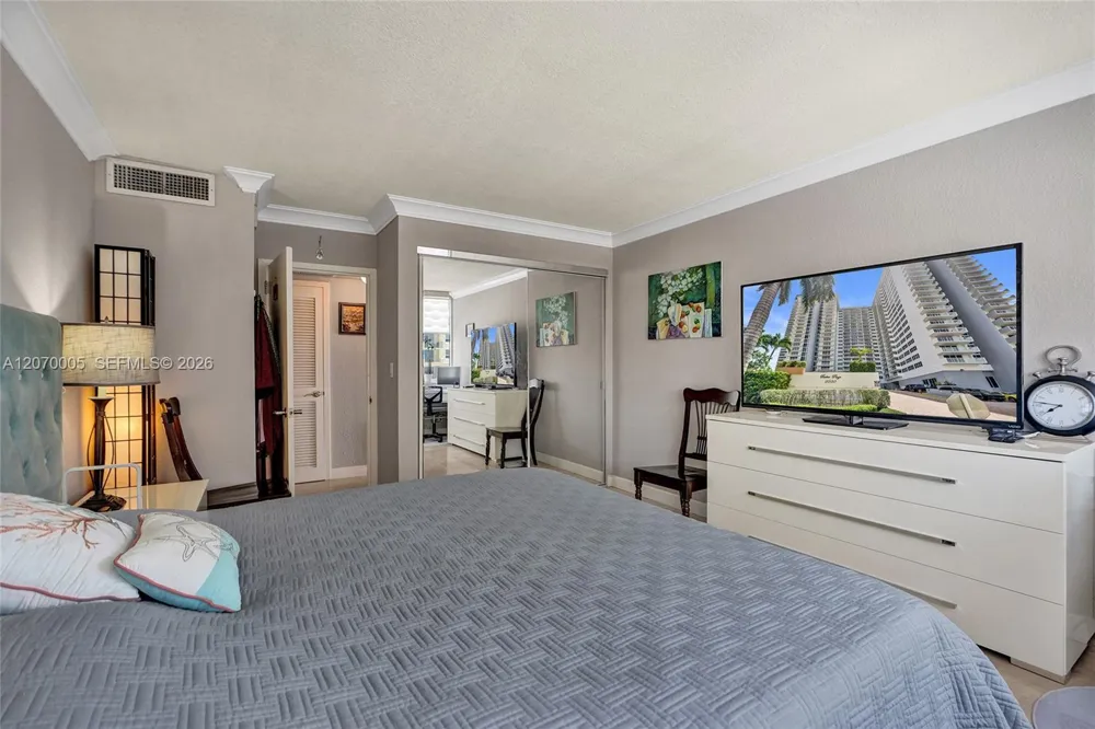 2030 S Ocean Dr #512 Hallandale Beach, FL 33009