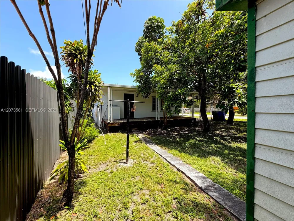 120 SW 59th Ave Miami, FL 33144