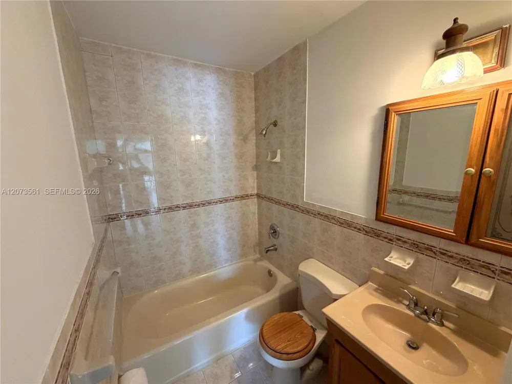 120 SW 59th Ave Miami, FL 33144