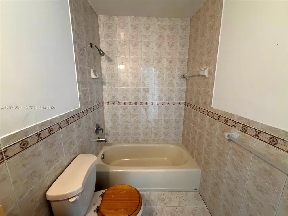 120 SW 59th Ave Miami, FL 33144