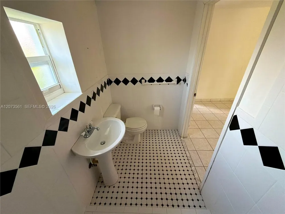 120 SW 59th Ave Miami, FL 33144