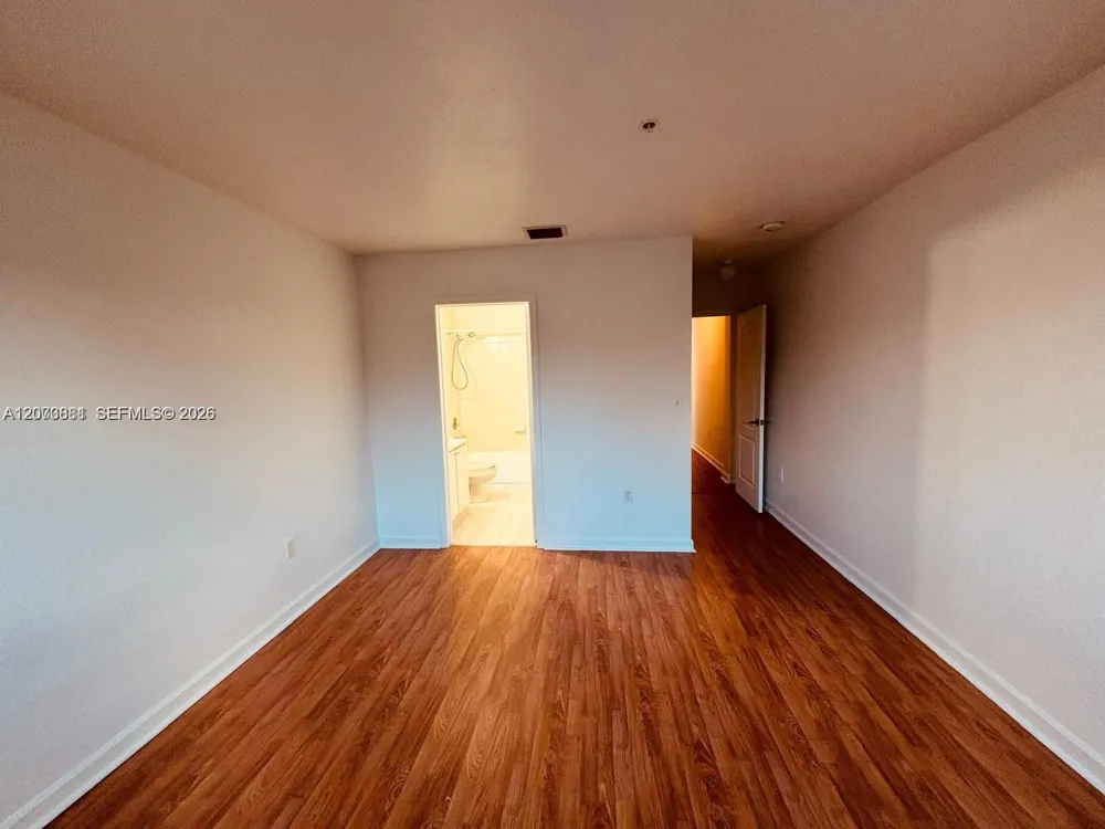 7080 NW 177th St #201-13 Hialeah, FL 33015