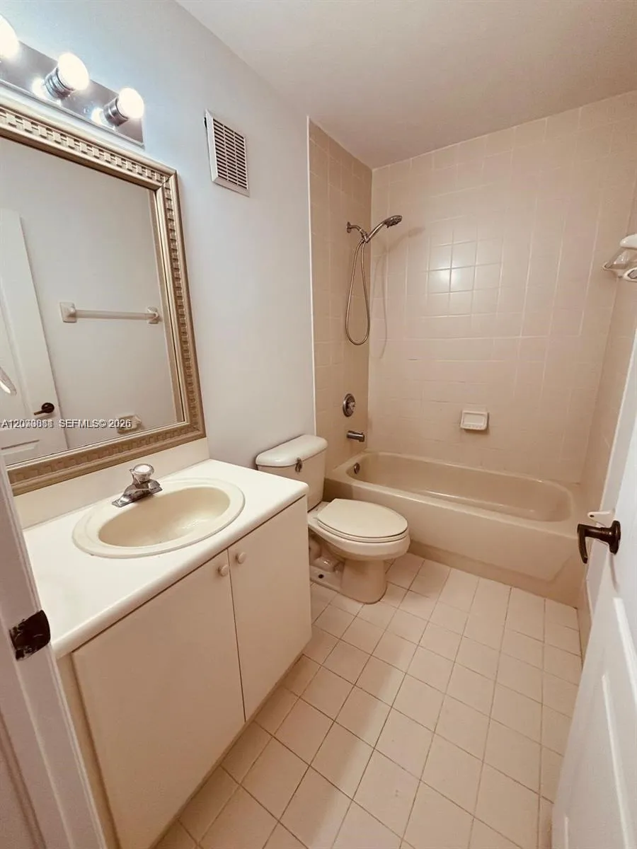7080 NW 177th St #201-13 Hialeah, FL 33015