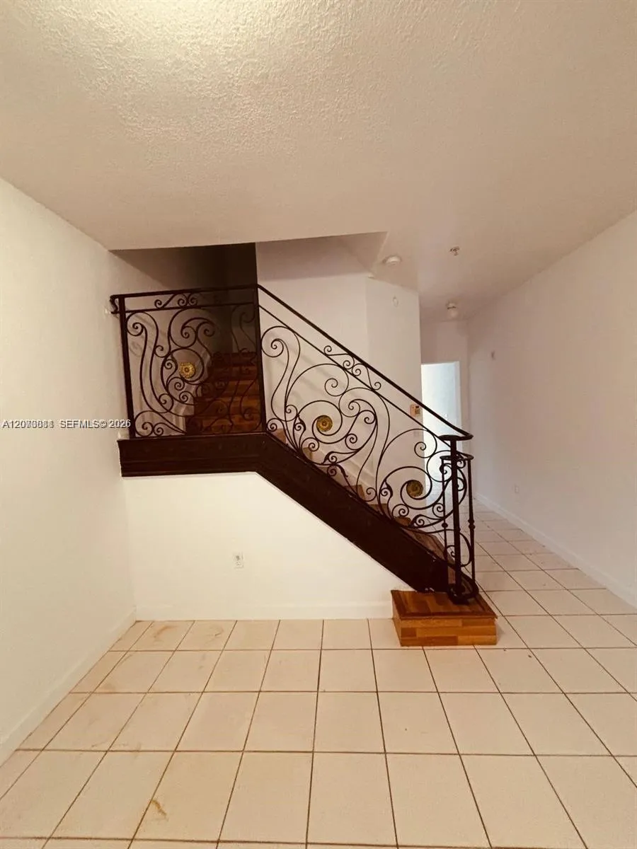 7080 NW 177th St #201-13 Hialeah, FL 33015