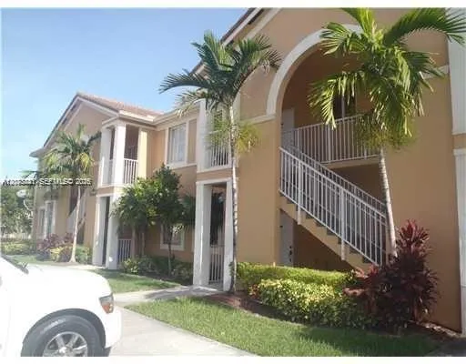 7080 NW 177th St #201-13 Hialeah, FL 33015
