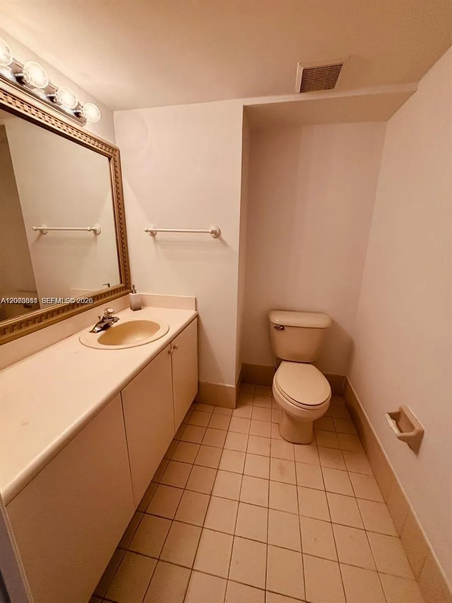 7080 NW 177th St #201-13 Hialeah, FL 33015