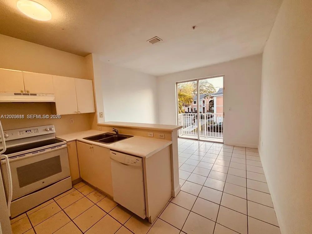 7080 NW 177th St #201-13 Hialeah, FL 33015