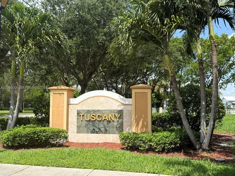 5733 Tuscany Way Tamarac, FL 33321