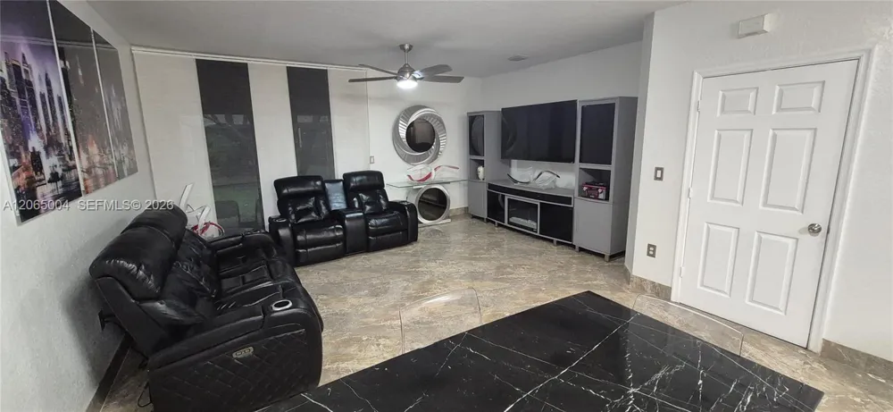 5733 Tuscany Way Tamarac, FL 33321