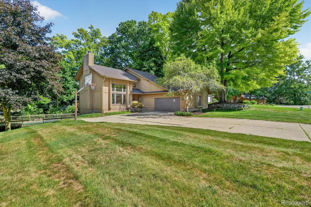 5954 Snow Apple Drive Independence Charter Township, MI 48346