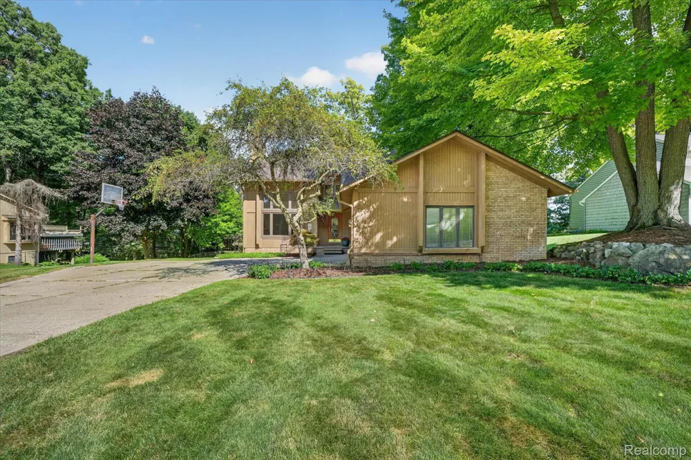 5954 Snow Apple Drive Independence Charter Township, MI 48346