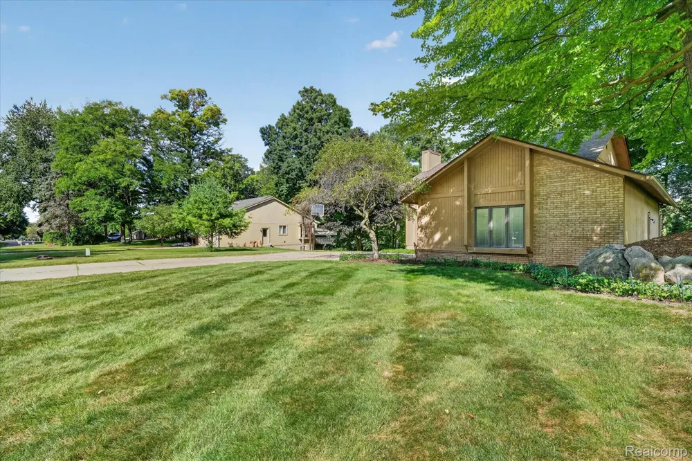 5954 Snow Apple Drive Independence Charter Township, MI 48346