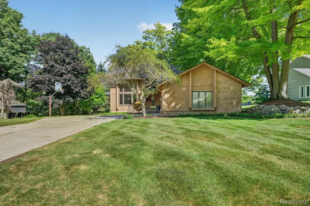 5954 Snow Apple Drive Independence Charter Township, MI 48346