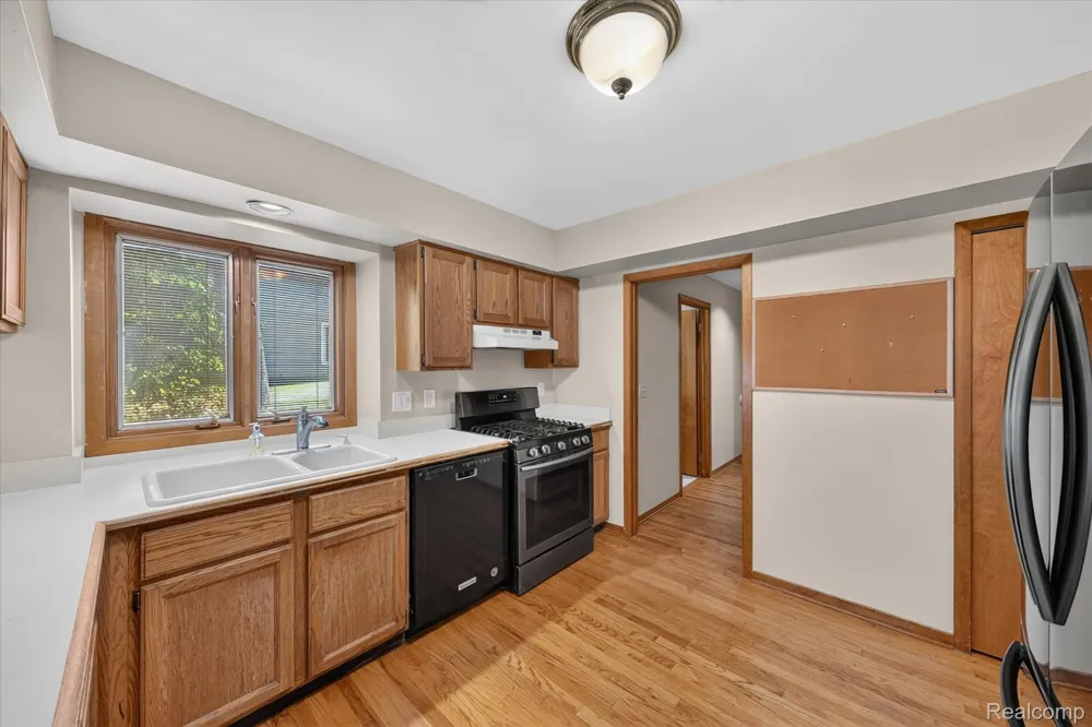 5954 Snow Apple Drive Independence Charter Township, MI 48346