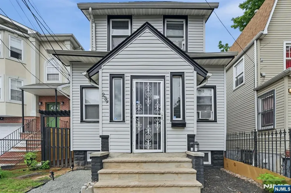 239 19th Street Newark, NJ 07103