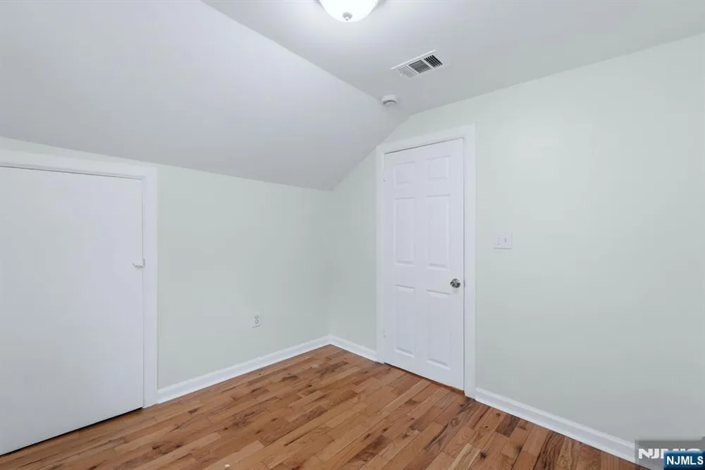 239 19th Street Newark, NJ 07103