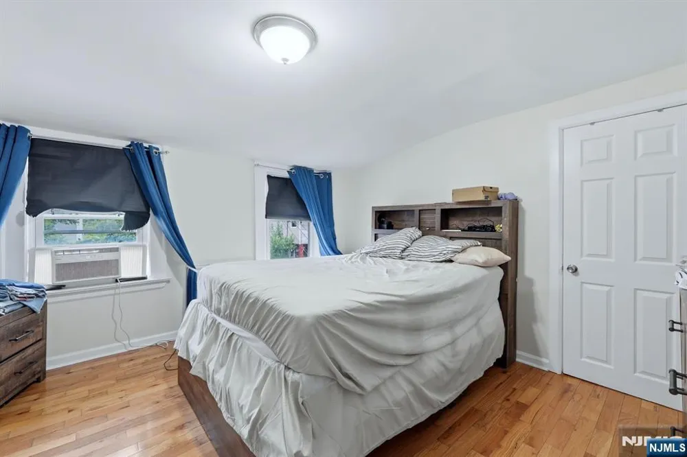 239 19th Street Newark, NJ 07103