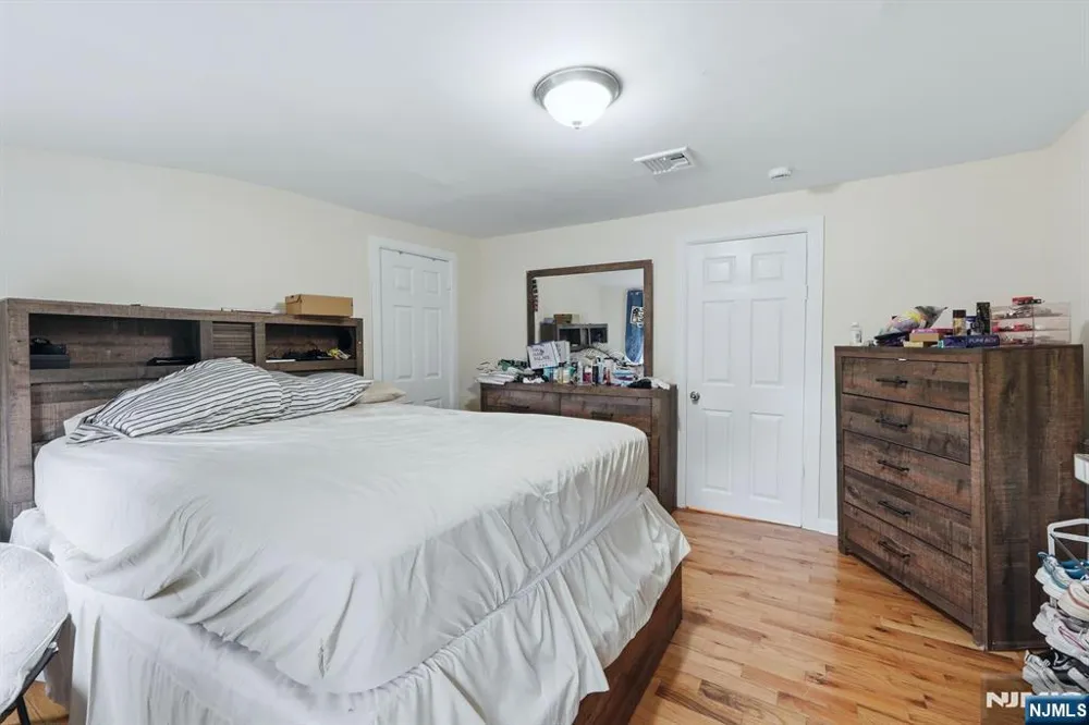 239 19th Street Newark, NJ 07103