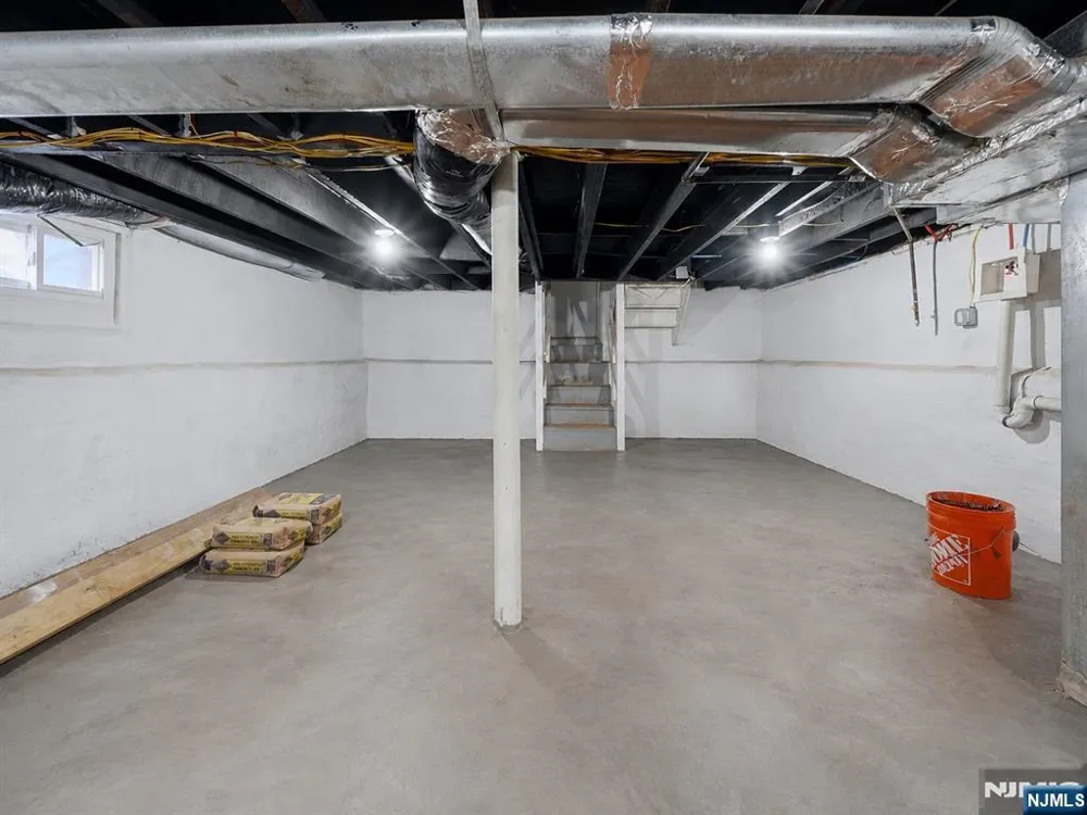 239 19th Street Newark, NJ 07103