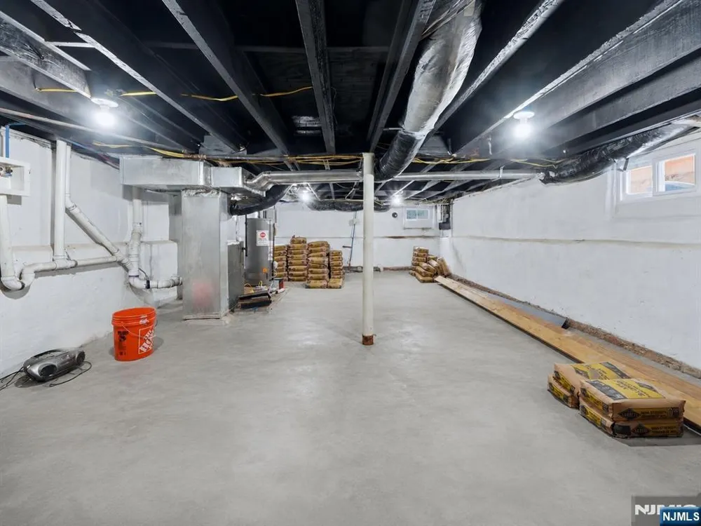239 19th Street Newark, NJ 07103