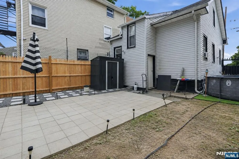 239 19th Street Newark, NJ 07103