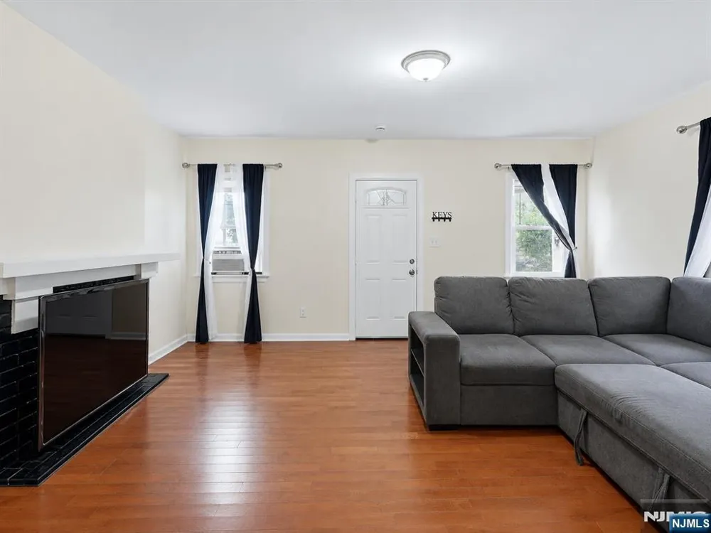 239 19th Street Newark, NJ 07103