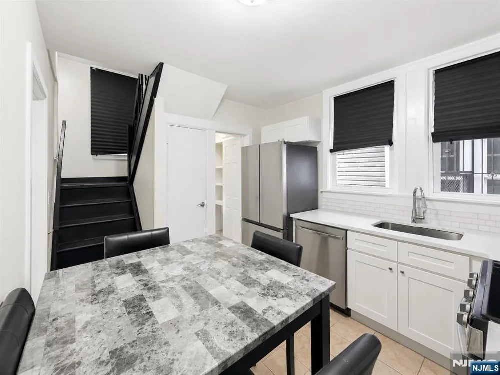 239 19th Street Newark, NJ 07103
