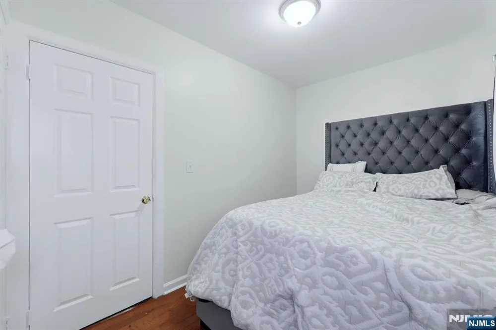 239 19th Street Newark, NJ 07103