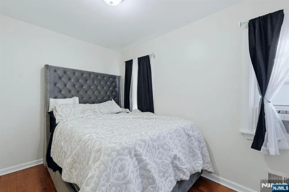 239 19th Street Newark, NJ 07103