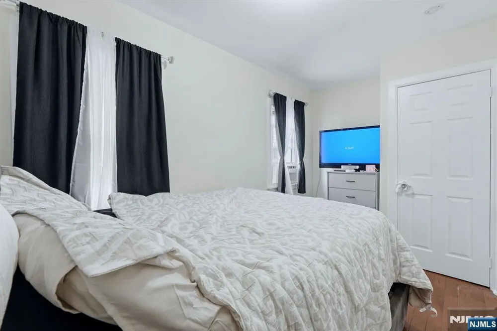 239 19th Street Newark, NJ 07103