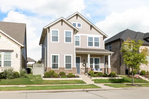 816 Pearl Place