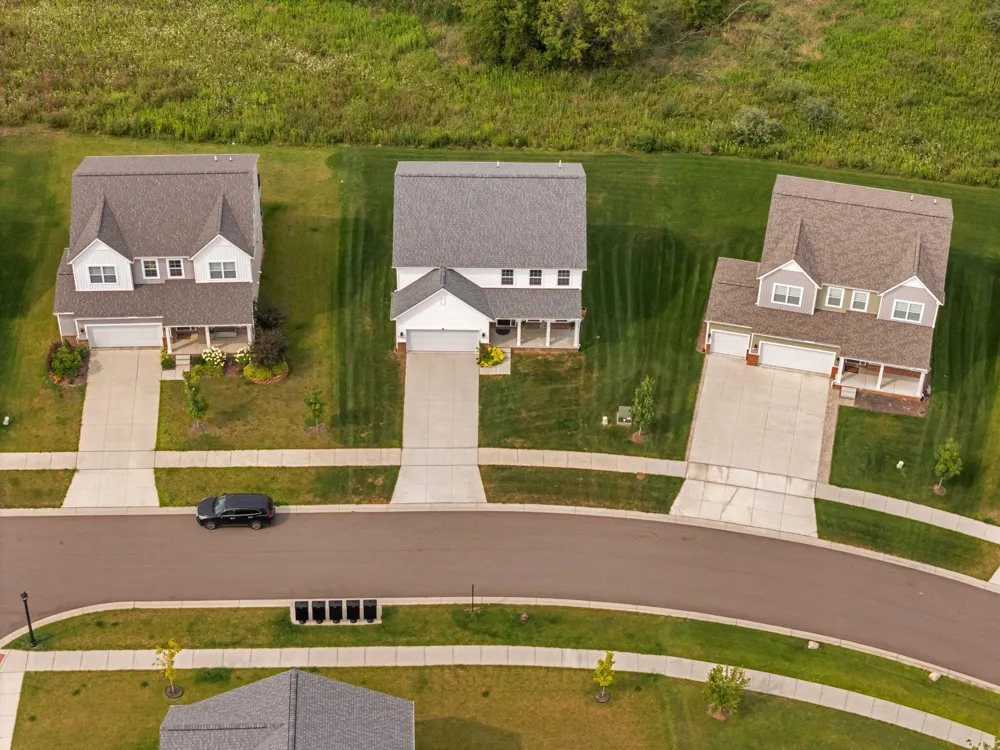 2703 Maize Lp Saline, MI 48176