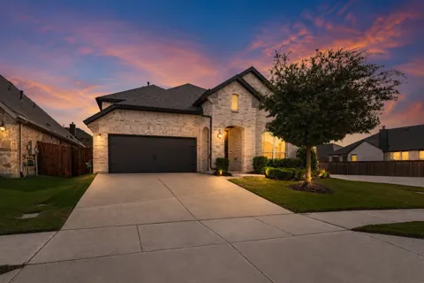 1661 Everitt Trail