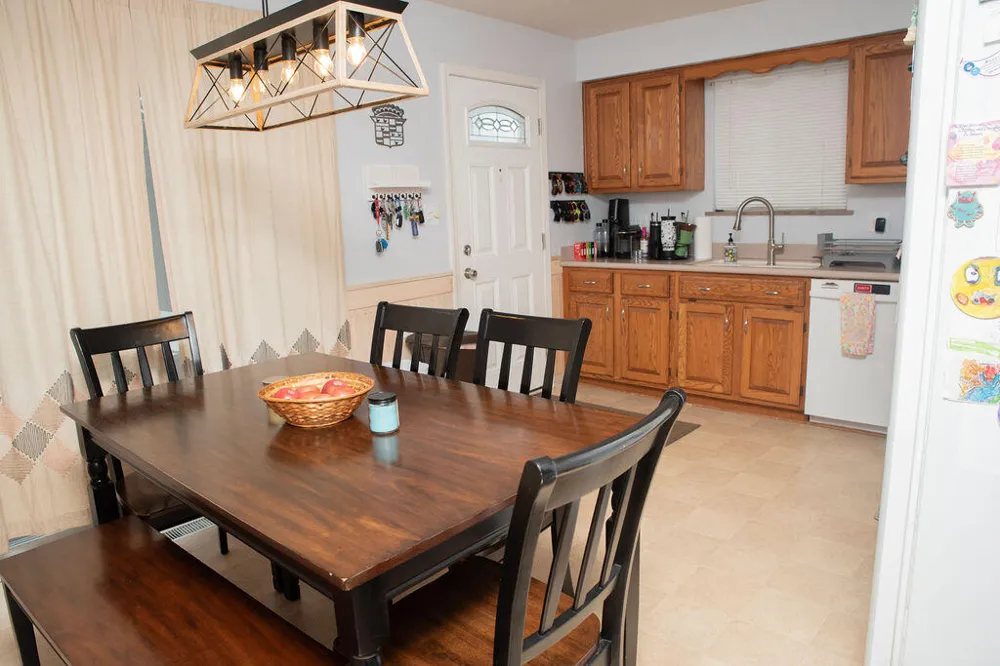 8905 Seminole Redford, MI 48239