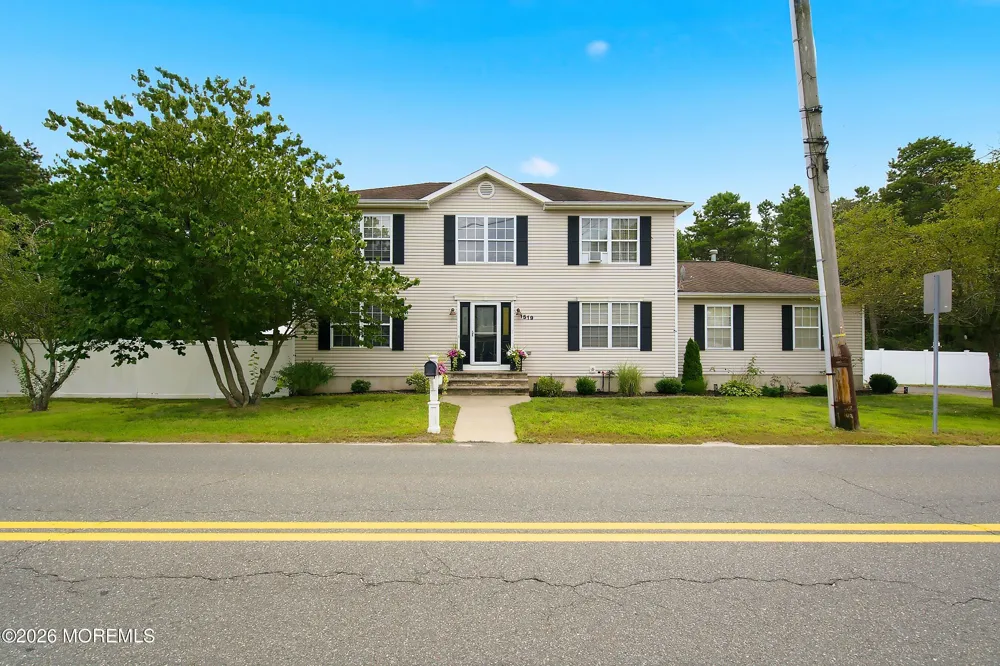 1519 Berkeley Avenue Beachwood, NJ 08722