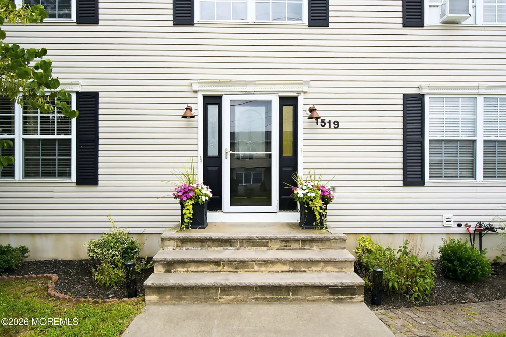 1519 Berkeley Avenue Beachwood, NJ 08722