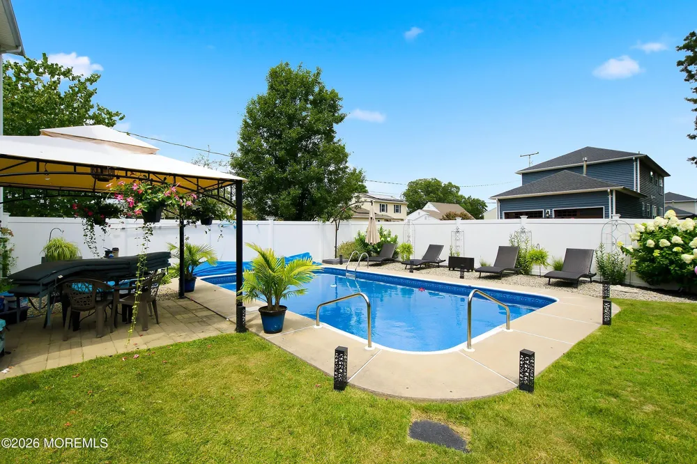 1519 Berkeley Avenue Beachwood, NJ 08722