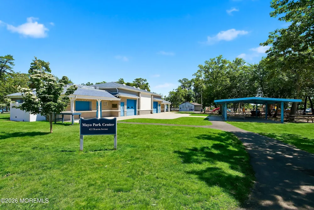 1519 Berkeley Avenue Beachwood, NJ 08722