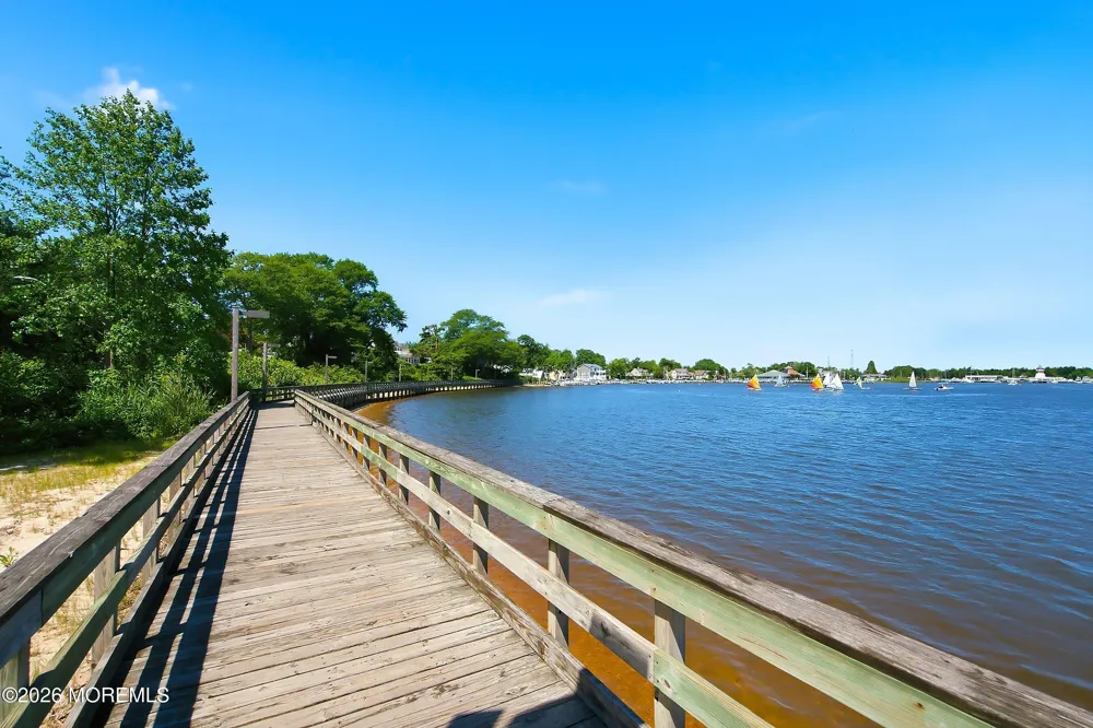 1519 Berkeley Avenue Beachwood, NJ 08722