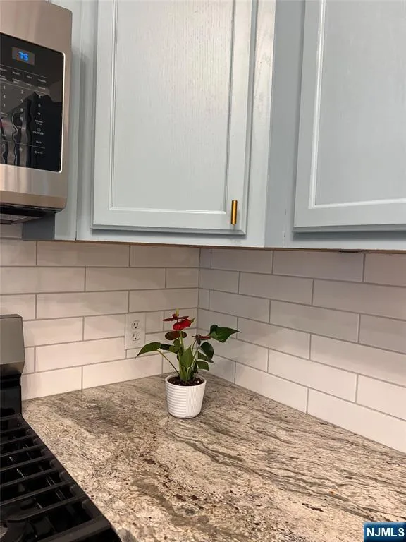 27 Glendale Hillsdale, NJ 07642