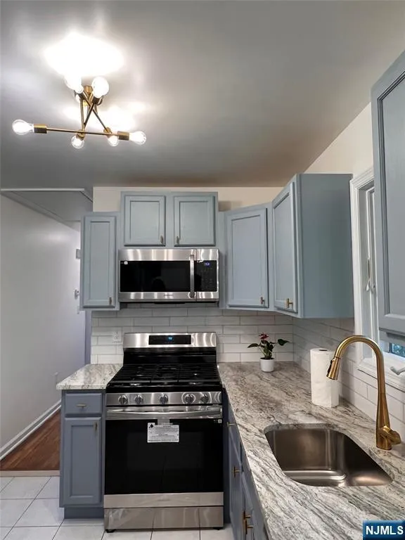 27 Glendale Hillsdale, NJ 07642