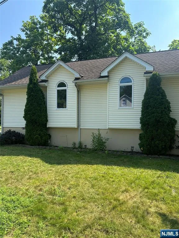 27 Glendale Hillsdale, NJ 07642