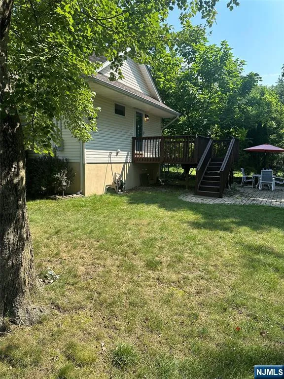 27 Glendale Hillsdale, NJ 07642