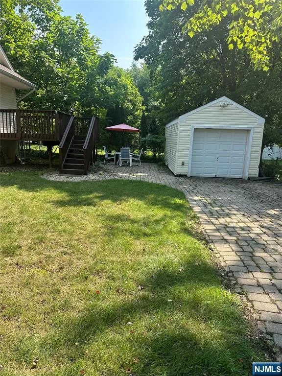 27 Glendale Hillsdale, NJ 07642