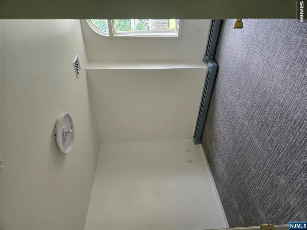 27 Glendale Hillsdale, NJ 07642