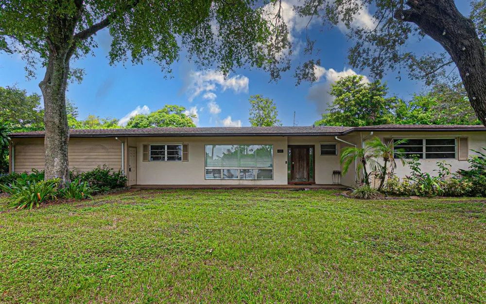 4511 E Country Club Circle Plantation, FL 33317
